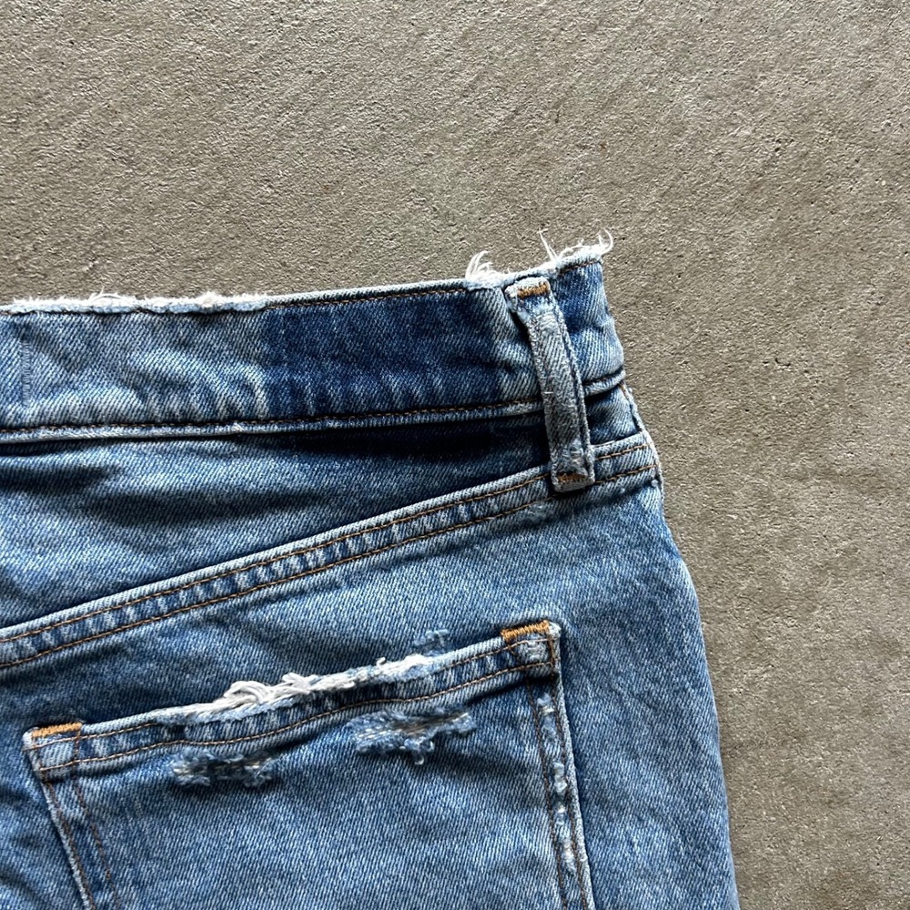 Abercrombie & Fitch Jean Shorts Size 29x4 The 4" Mom Short High Rise Distressed - Picture 5 of 7